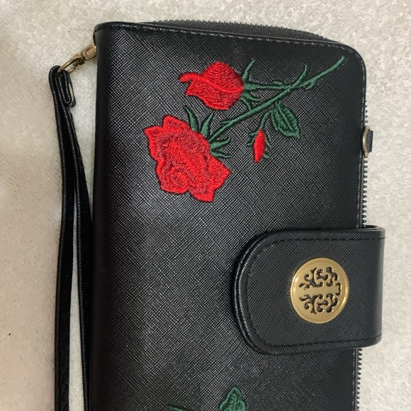 Cell phone wristlet - Picture 6 of 6